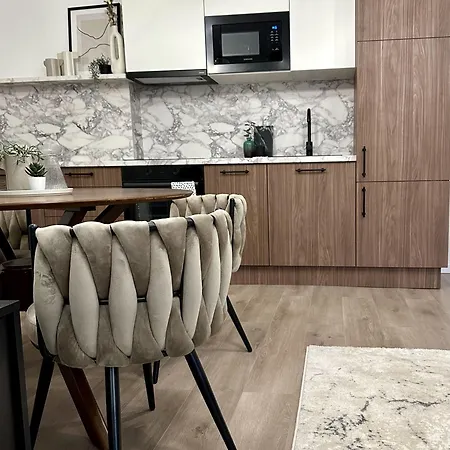 D26 Luxury Apartmán *